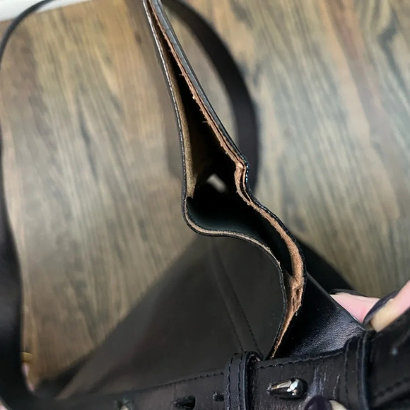 Vintage Oroton black leather crossbody bag - Picture 12 of 16